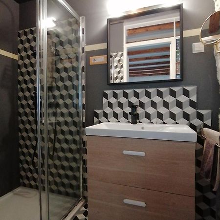 Glamour Apartment Sea View Ровин Екстериор снимка