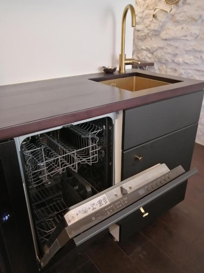 Glamour Apartment Sea View Ровин Екстериор снимка