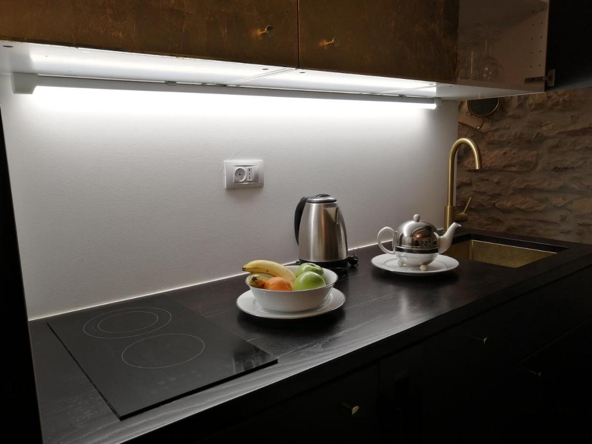 Glamour Apartment Sea View Ровин Екстериор снимка