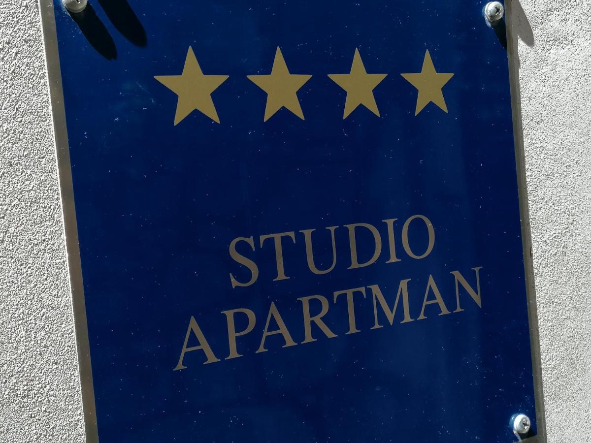 Glamour Apartment Sea View Ровин Екстериор снимка